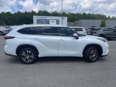 2022 Toyota Highlander Hybrid XLE