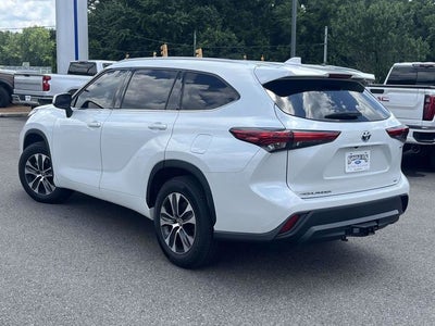 2022 Toyota Highlander Hybrid XLE