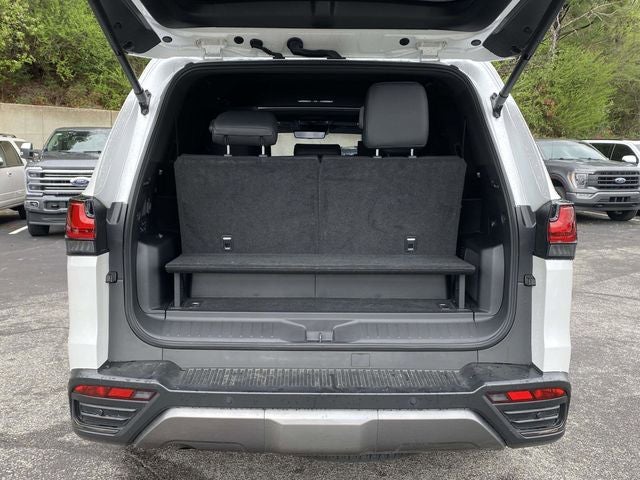 2025 Lexus LX 700h Luxury