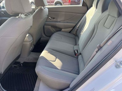 2024 Hyundai Elantra SE