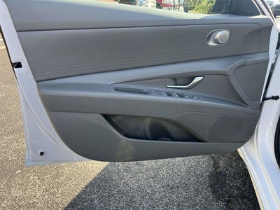 2024 Hyundai Elantra SE