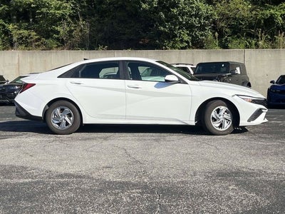 2024 Hyundai Elantra SE