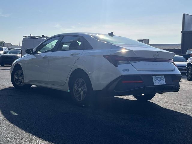 2024 Hyundai Elantra SE