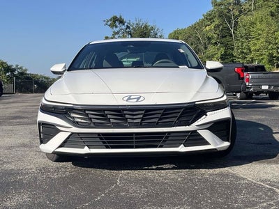 2024 Hyundai Elantra SE