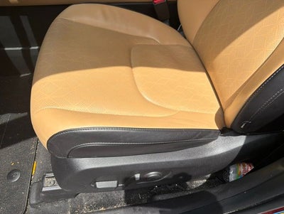 2023 Kia Carnival LX Seat Package