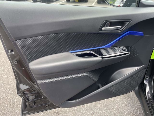 2022 Toyota C-HR XLE