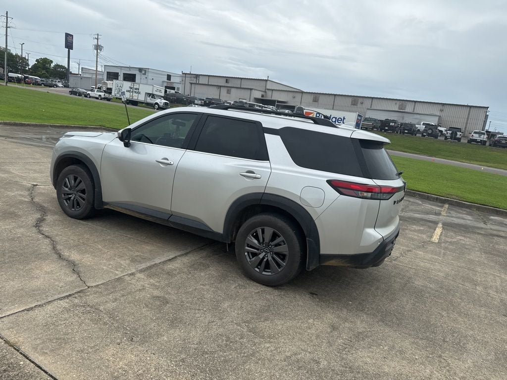 2024 Nissan Pathfinder SV