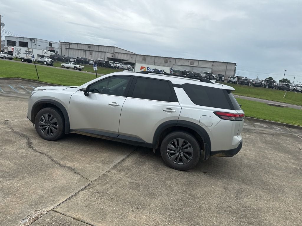 2024 Nissan Pathfinder SV