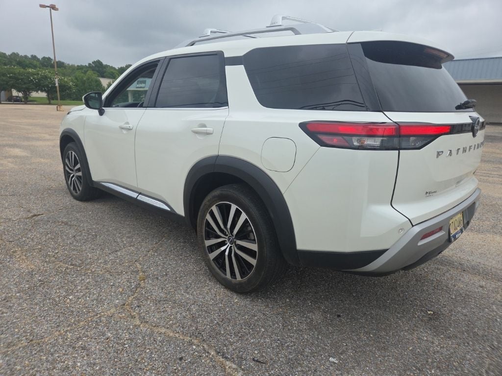 2023 Nissan Pathfinder Platinum