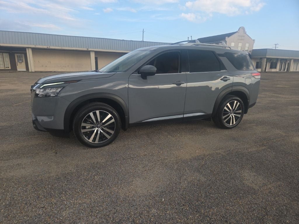 2024 Nissan Pathfinder Platinum