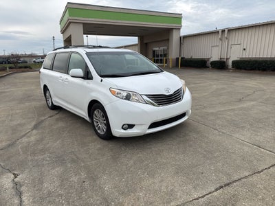 2013 Toyota Sienna XLE 8 Passenger
