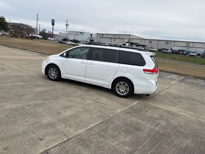 2013 Toyota Sienna XLE 8 Passenger