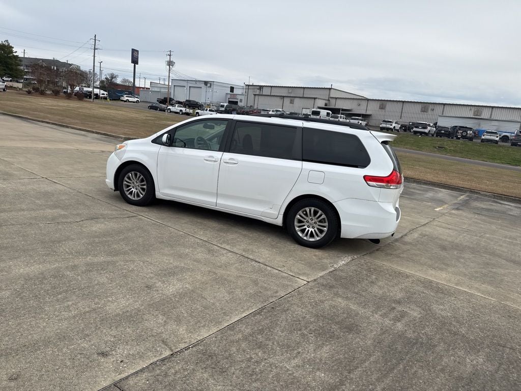 2013 Toyota Sienna XLE 8 Passenger