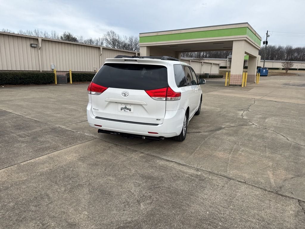 2013 Toyota Sienna XLE 8 Passenger