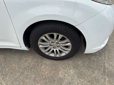 2013 Toyota Sienna XLE 8 Passenger