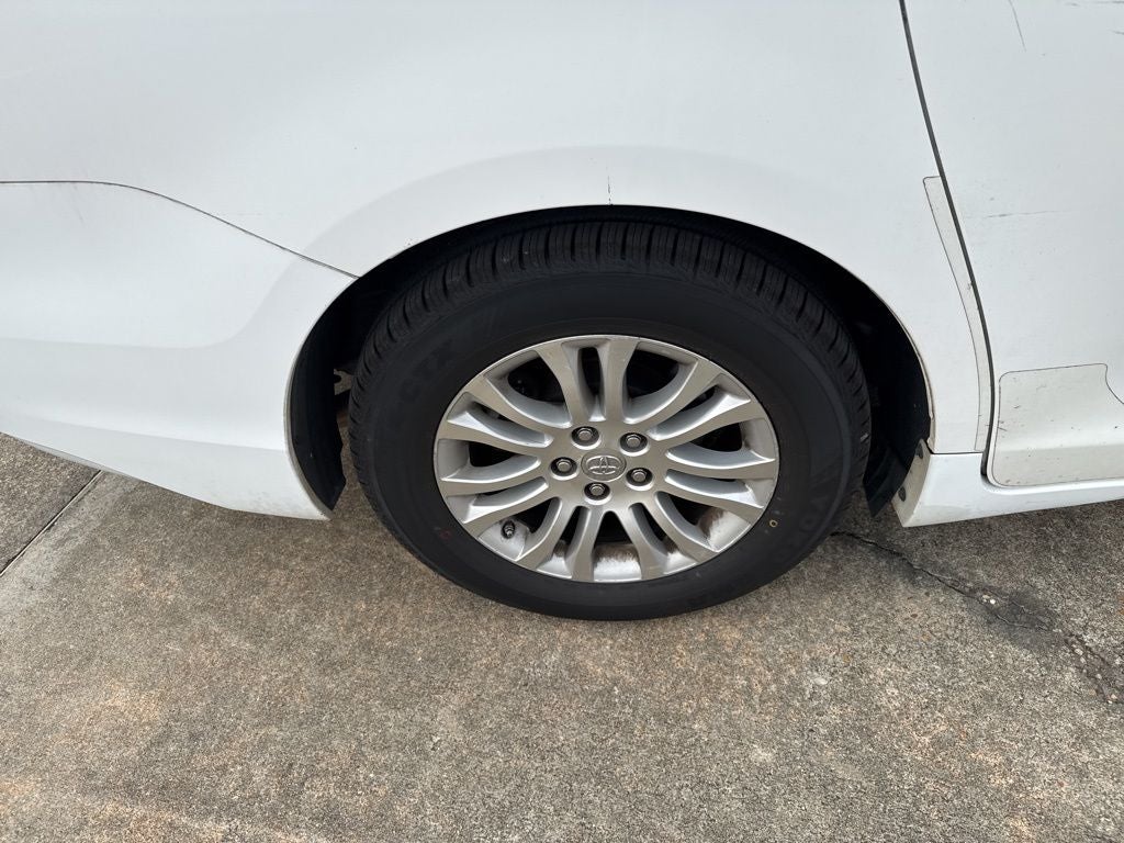 2013 Toyota Sienna XLE 8 Passenger