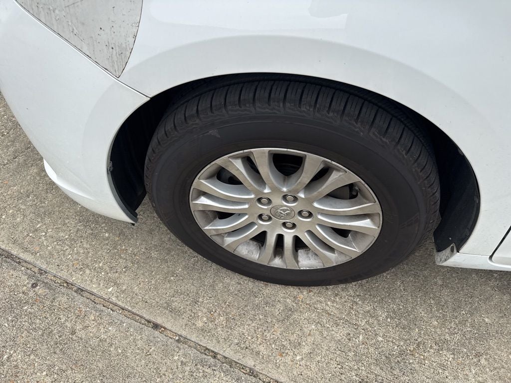 2013 Toyota Sienna XLE 8 Passenger