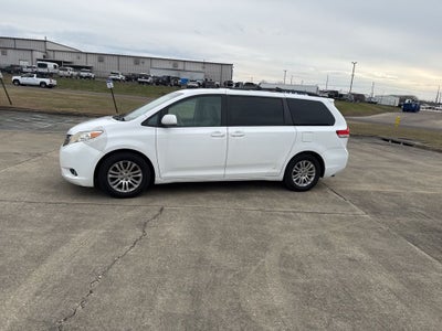 2013 Toyota Sienna XLE 8 Passenger