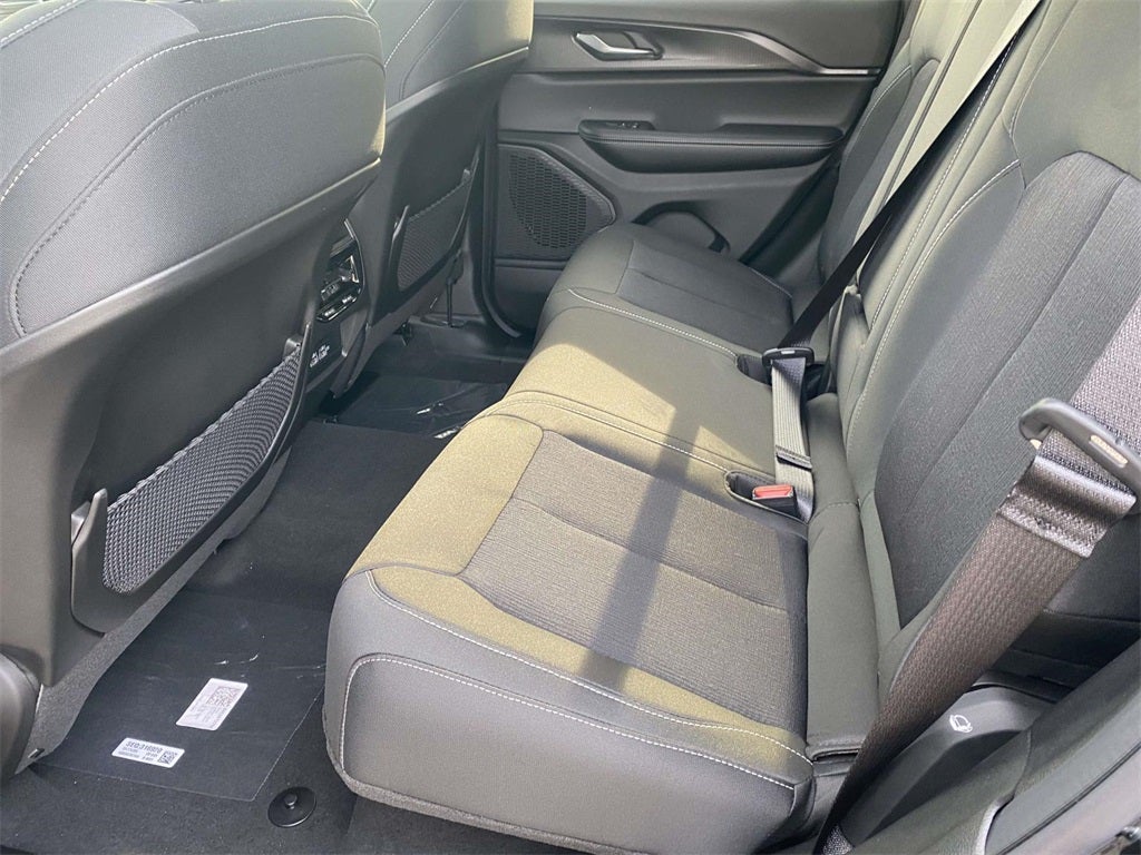 2025 Jeep Grand Cherokee GRAND CHEROKEE LAREDO 4X2