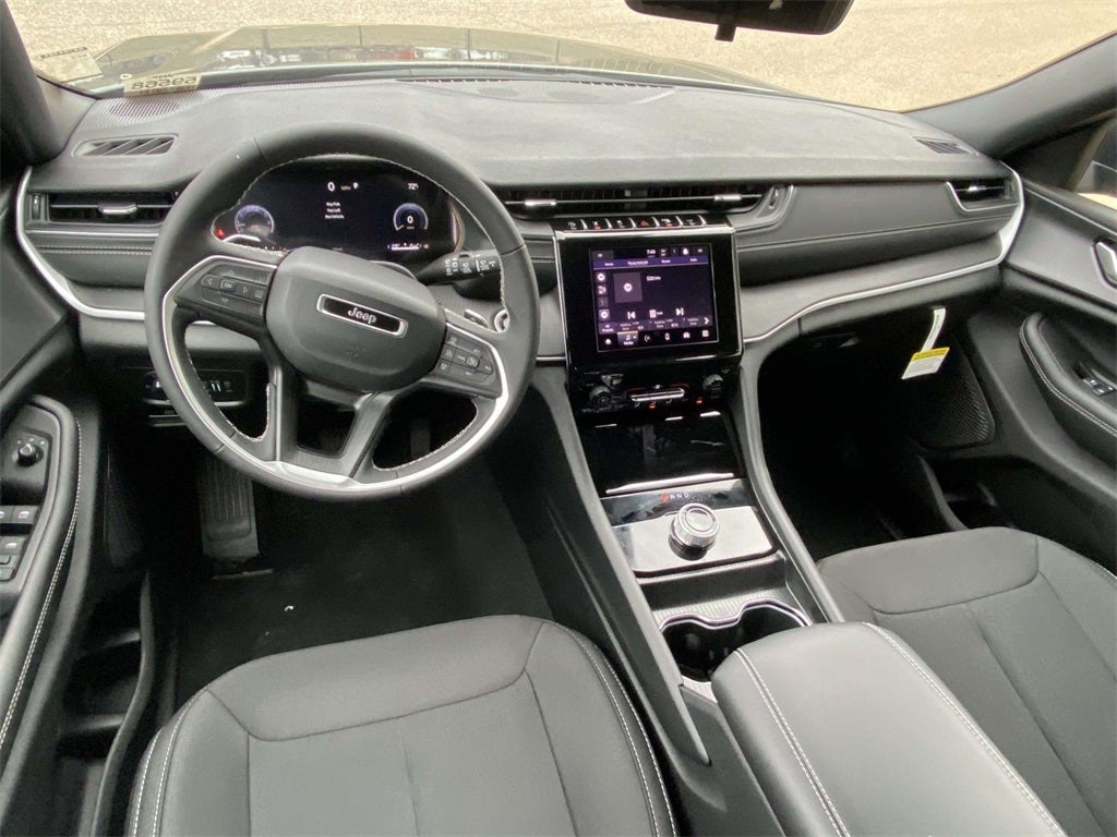 2025 Jeep Grand Cherokee GRAND CHEROKEE LAREDO 4X2