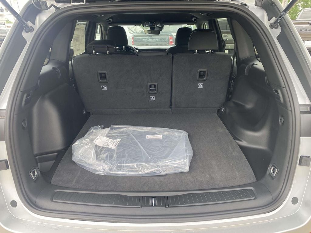 2026 Jeep Grand Cherokee GRAND CHEROKEE LAREDO 4X2