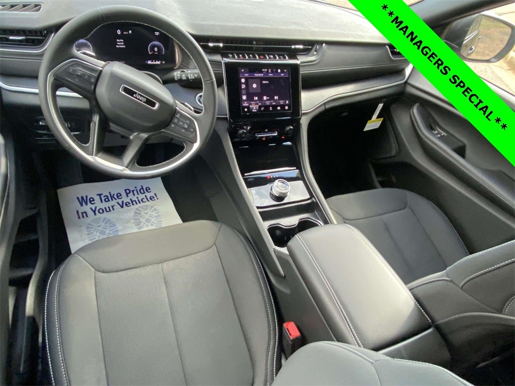 2025 Jeep Grand Cherokee GRAND CHEROKEE LAREDO 4X2