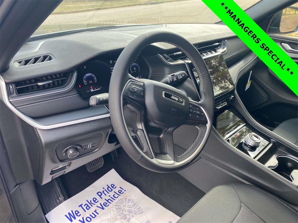 2025 Jeep Grand Cherokee GRAND CHEROKEE LAREDO 4X2