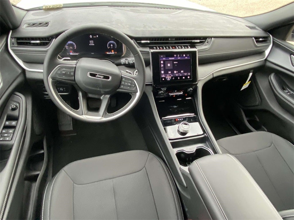 2025 Jeep Grand Cherokee GRAND CHEROKEE LAREDO 4X2