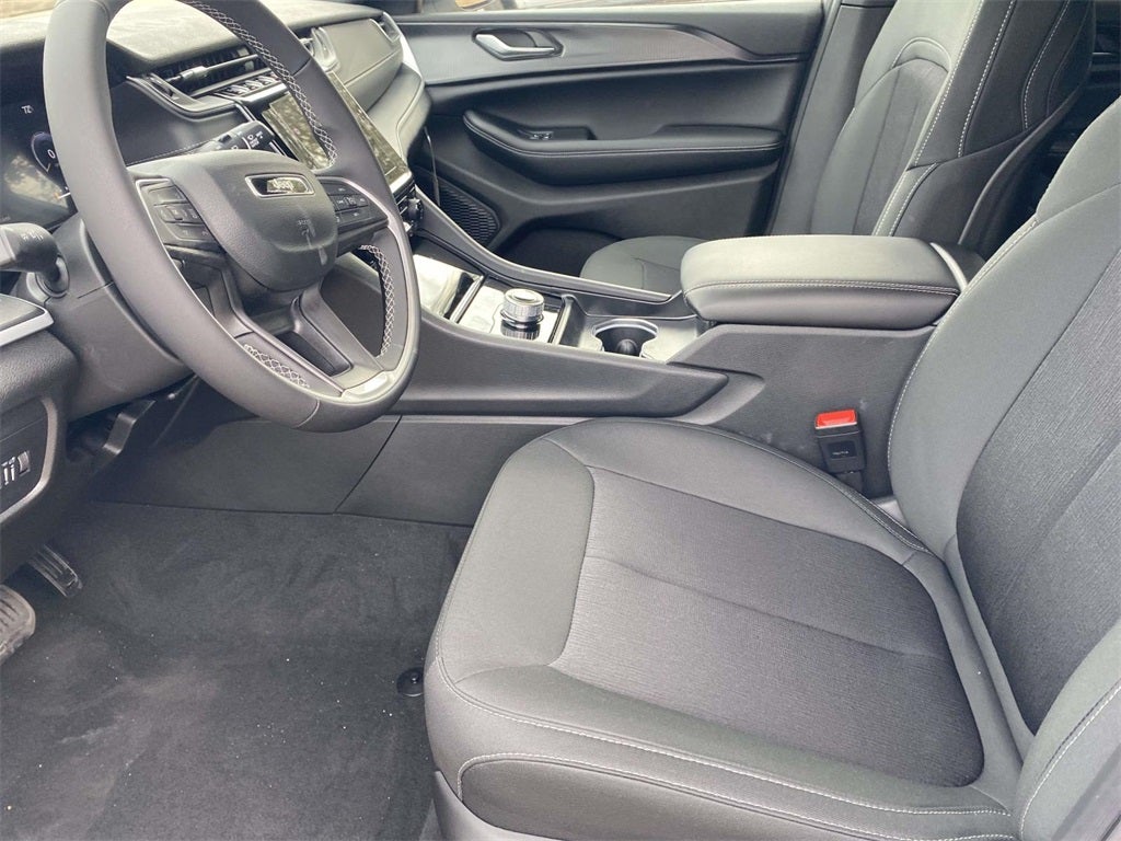 2025 Jeep Grand Cherokee GRAND CHEROKEE LAREDO 4X2