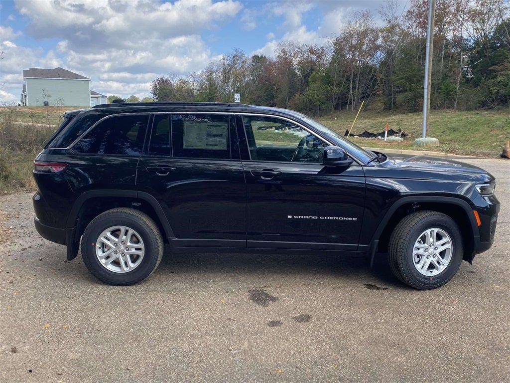 2025 Jeep Grand Cherokee GRAND CHEROKEE LAREDO 4X2
