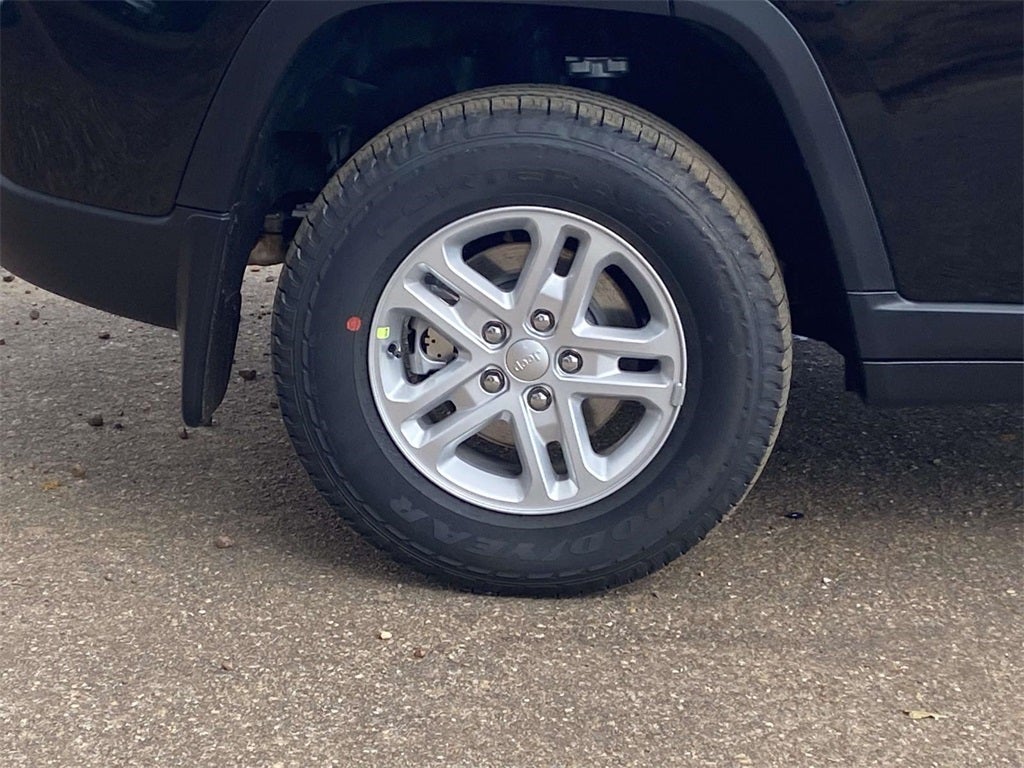 2025 Jeep Grand Cherokee GRAND CHEROKEE LAREDO 4X2