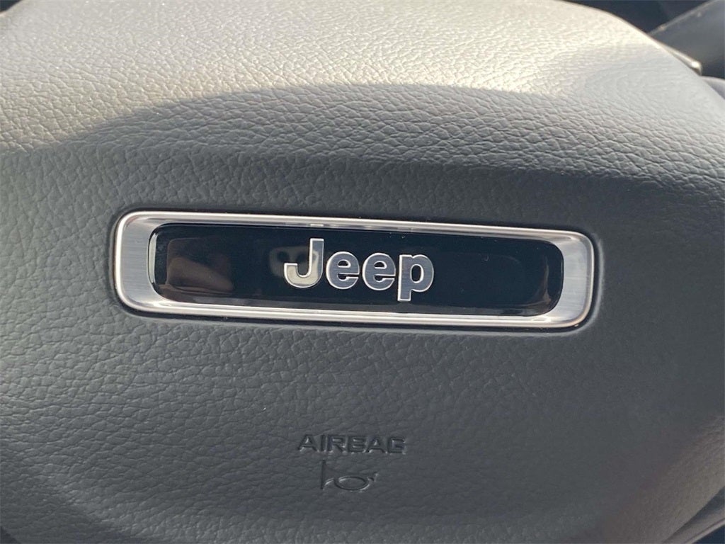 2025 Jeep Grand Cherokee GRAND CHEROKEE LAREDO 4X2