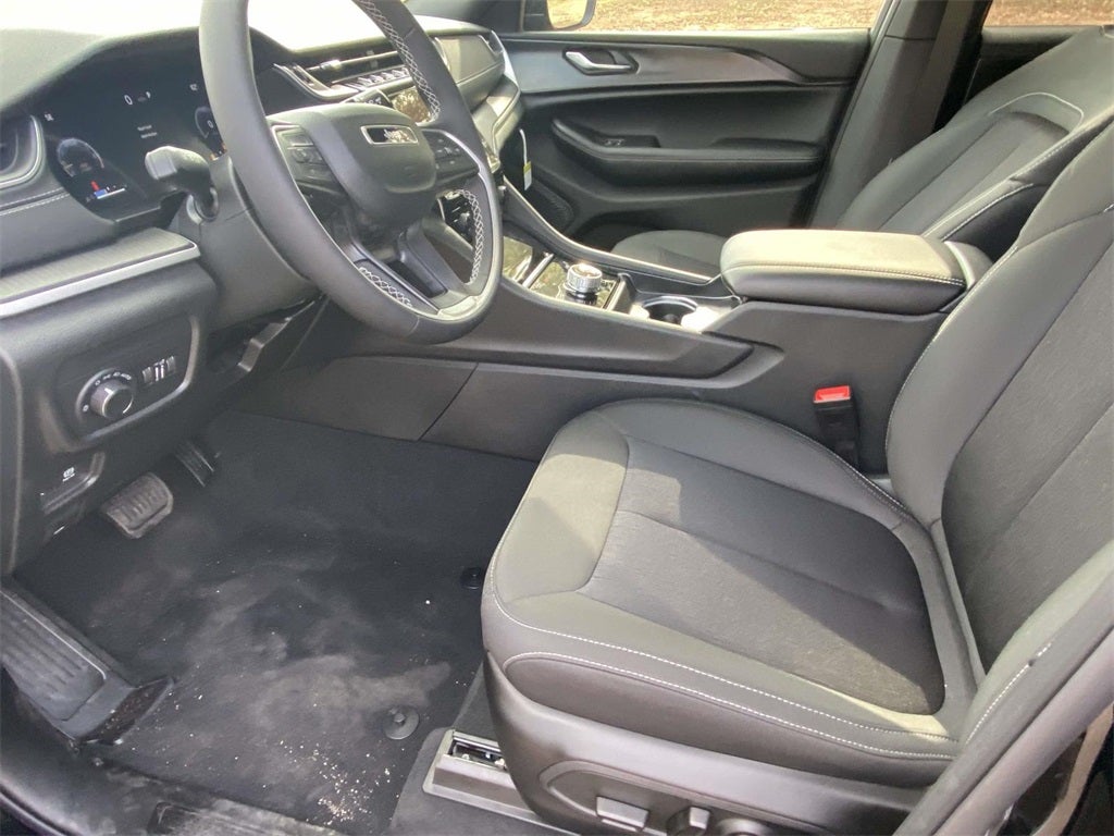 2025 Jeep Grand Cherokee GRAND CHEROKEE LAREDO 4X2