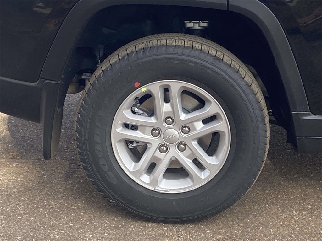 2025 Jeep Grand Cherokee GRAND CHEROKEE LAREDO 4X2