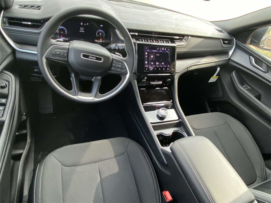 2025 Jeep Grand Cherokee GRAND CHEROKEE LAREDO 4X2