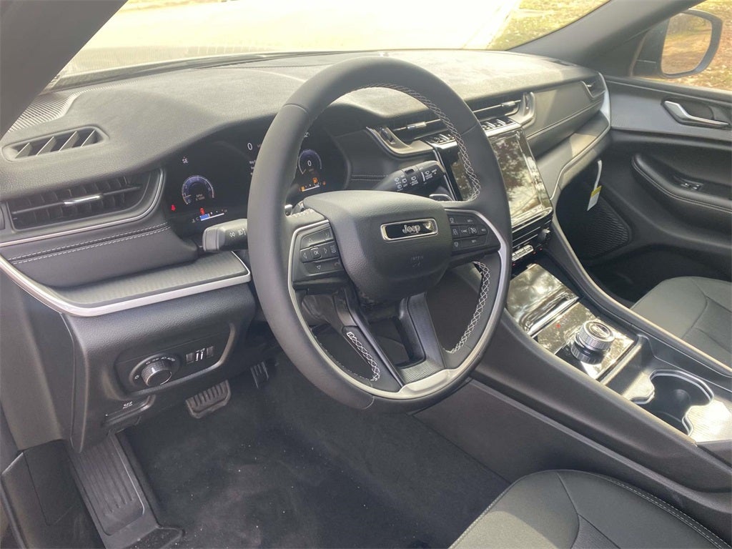 2025 Jeep Grand Cherokee GRAND CHEROKEE LAREDO 4X2