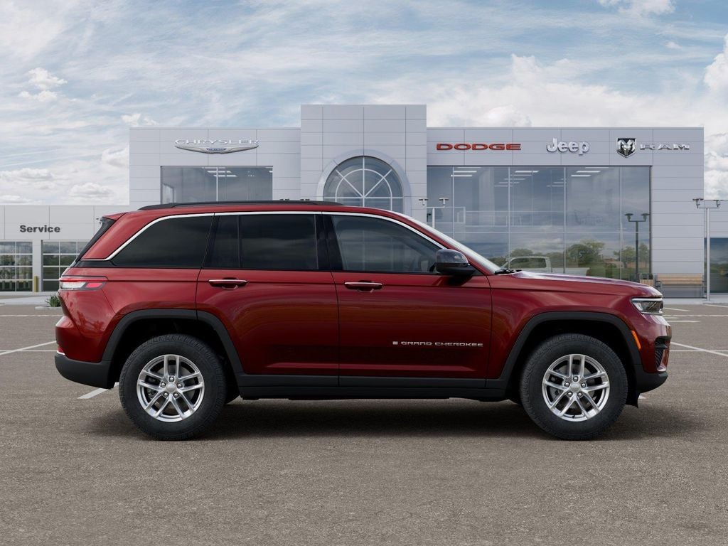 2025 Jeep Grand Cherokee GRAND CHEROKEE LAREDO X 4X4