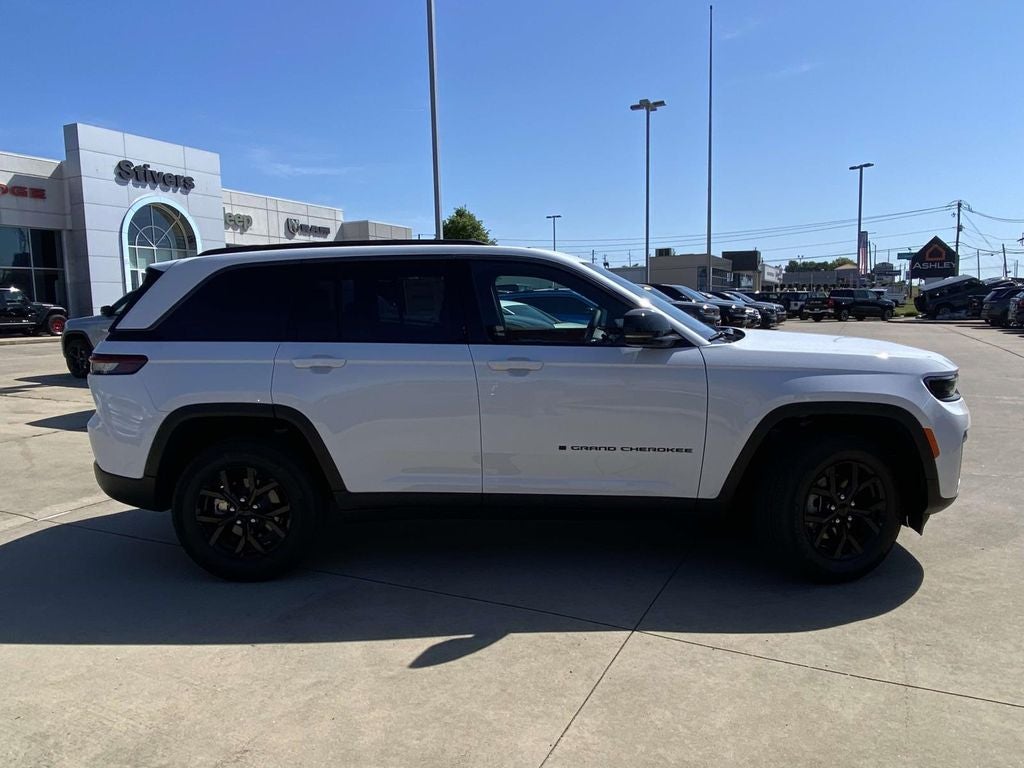 2026 Jeep Grand Cherokee GRAND CHEROKEE LAREDO ALTITUDE 4X4