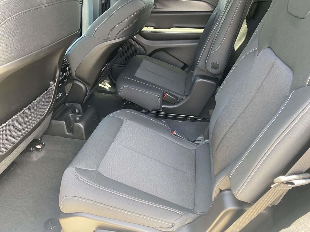 2026 Jeep Grand Cherokee GRAND CHEROKEE L LAREDO 4X2