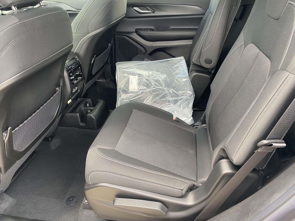 2026 Jeep Grand Cherokee GRAND CHEROKEE L LAREDO X 4X2