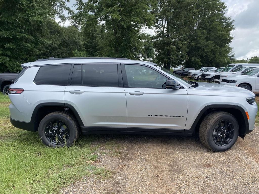 2026 Jeep Grand Cherokee GRAND CHEROKEE L LAREDO ALTITUDE 4X2