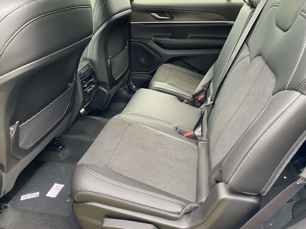 2026 Jeep Grand Cherokee GRAND CHEROKEE L LAREDO ALTITUDE 4X2