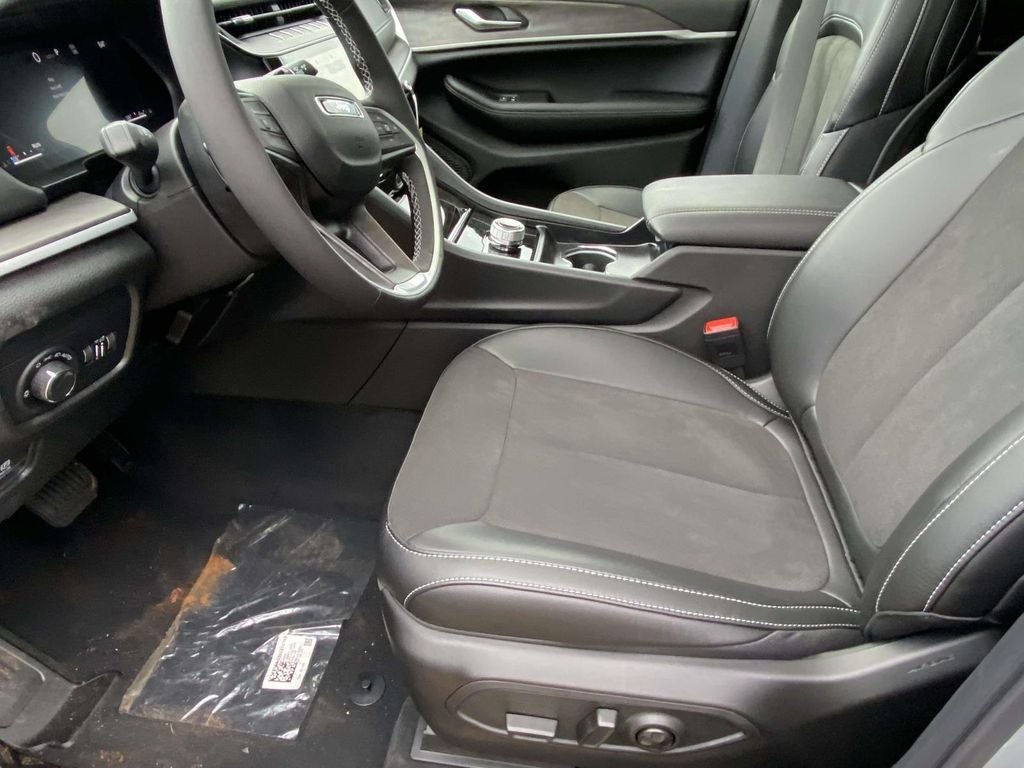 2026 Jeep Grand Cherokee GRAND CHEROKEE L LAREDO ALTITUDE 4X2