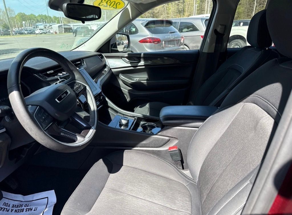 2023 Jeep Grand Cherokee L Laredo 4x4