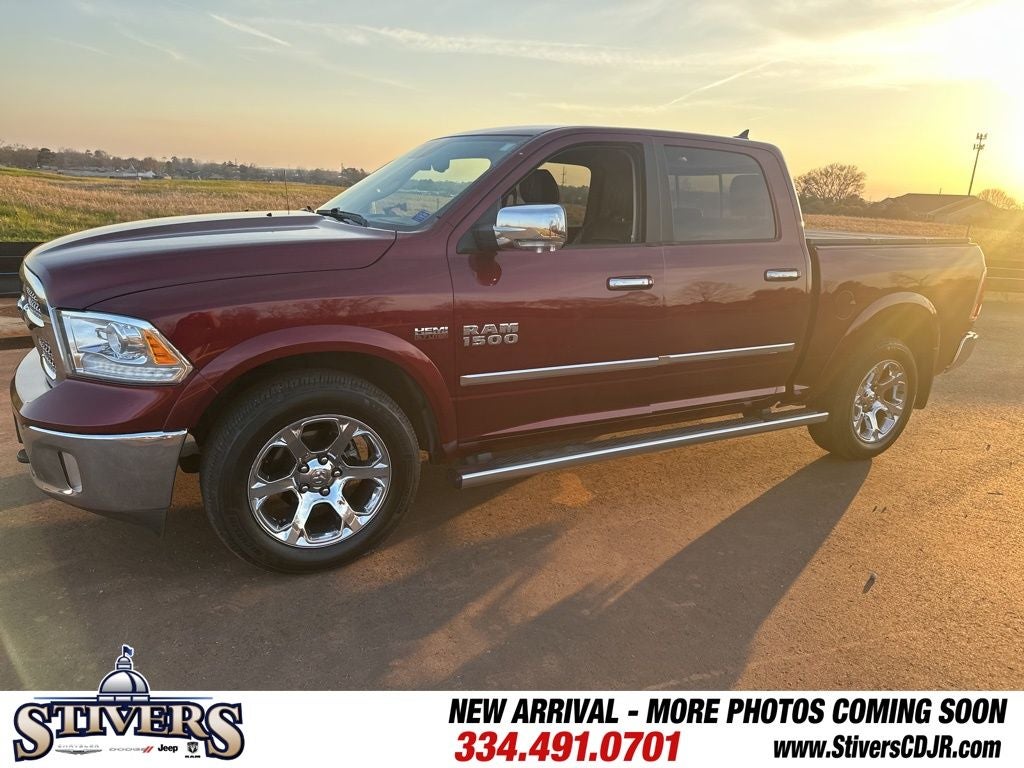2017 RAM 1500 Laramie Crew Cab 4x4 5'7' Box