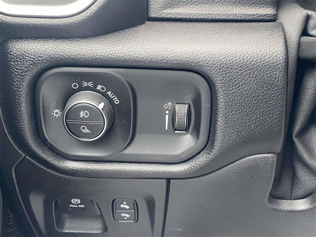 2022 RAM 1500 Big Horn Crew Cab 4x2 5'7' Box