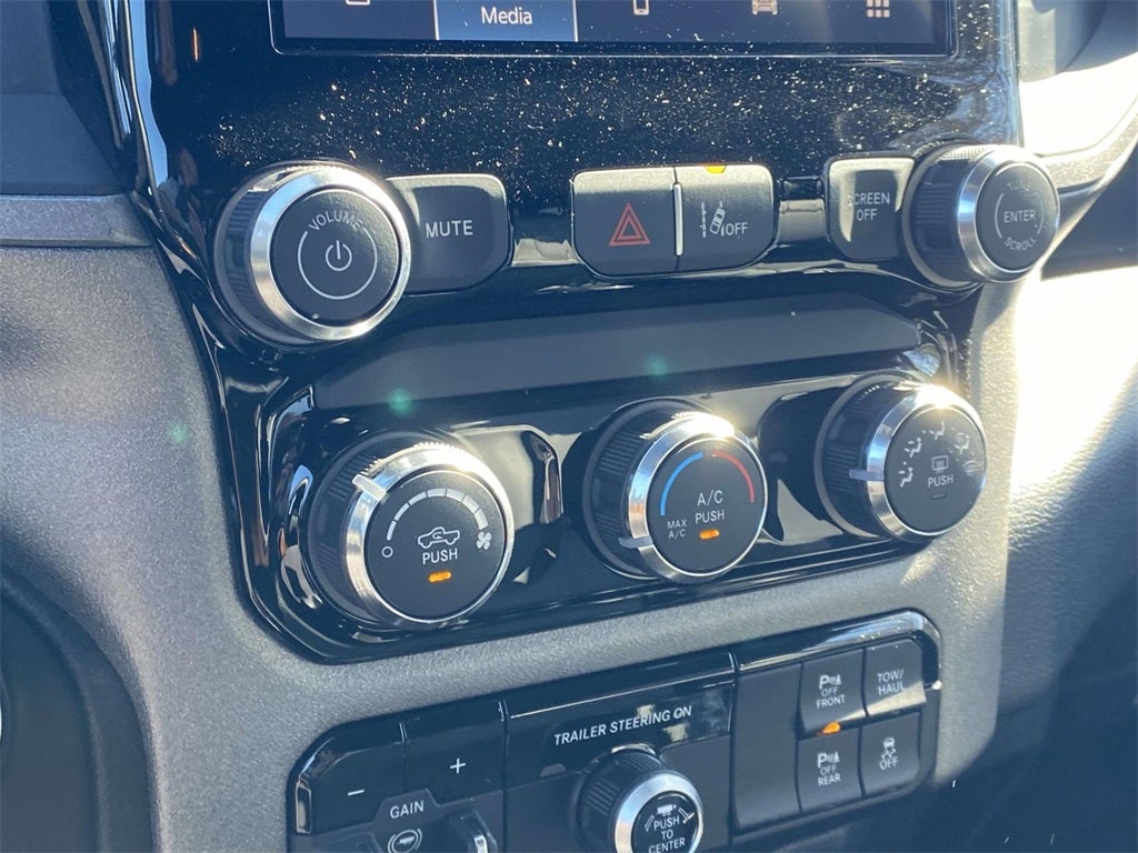 2026 RAM Ram 1500 RAM 1500 TRADESMAN CREW CAB 4X2 6'4' BOX