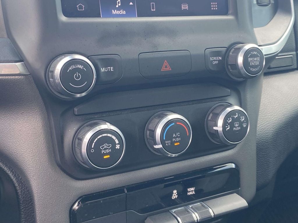 2022 RAM 1500 Big Horn Crew Cab 4x4 5'7' Box