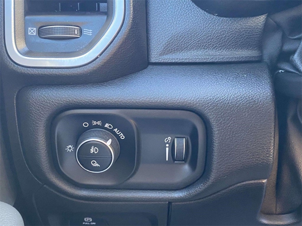 2021 RAM 1500 Big Horn Crew Cab 4x4 5'7' Box