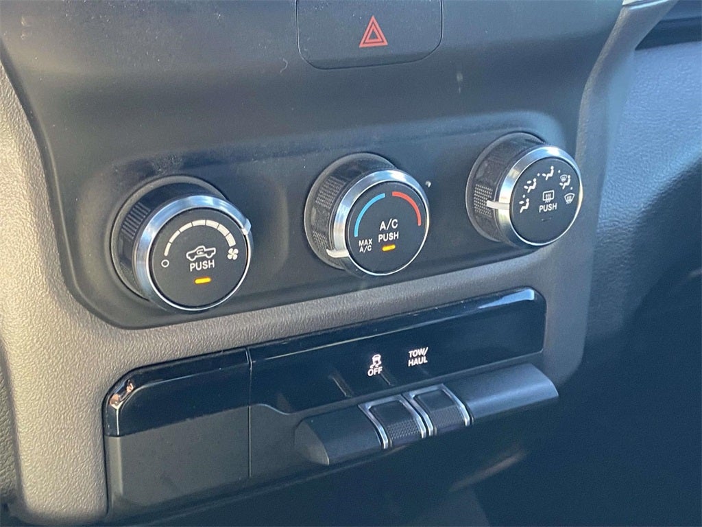 2021 RAM 1500 Big Horn Crew Cab 4x4 5'7' Box